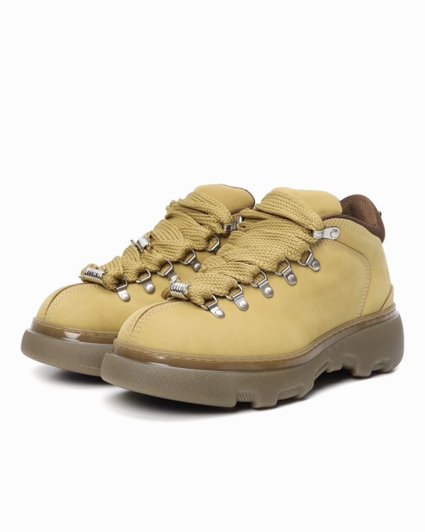 Дутая, похожая на чулки и ковбойская. Какую