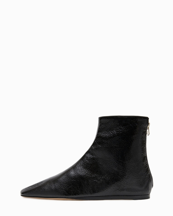 Дутая, похожая на чулки и ковбойская. Какую