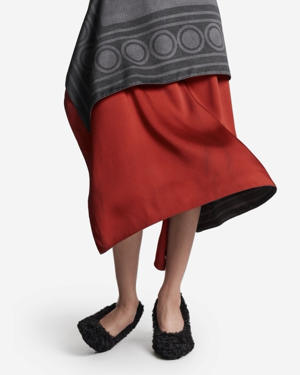 Нашли меховые туфли, сапоги и босоножки —