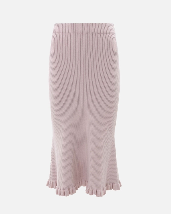 Не только белый: собираем гардероб в модных