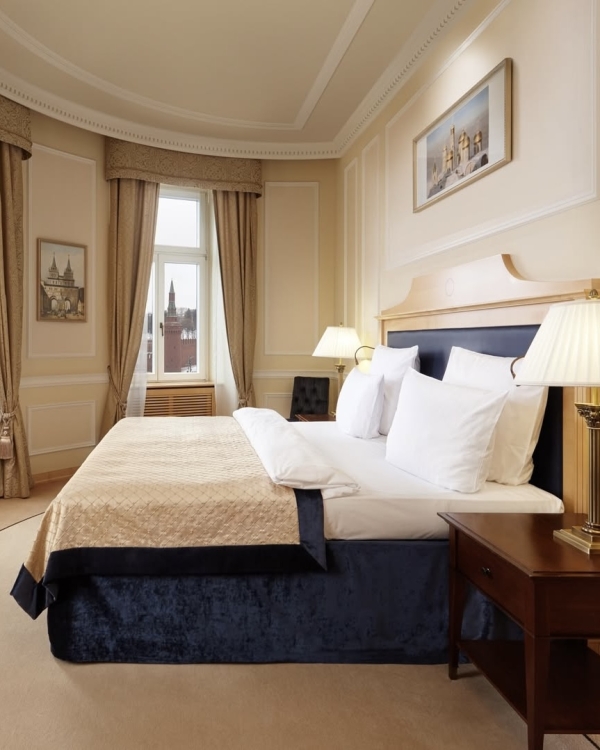 Новогодняя программа 2026 в лучших отелях Москвы