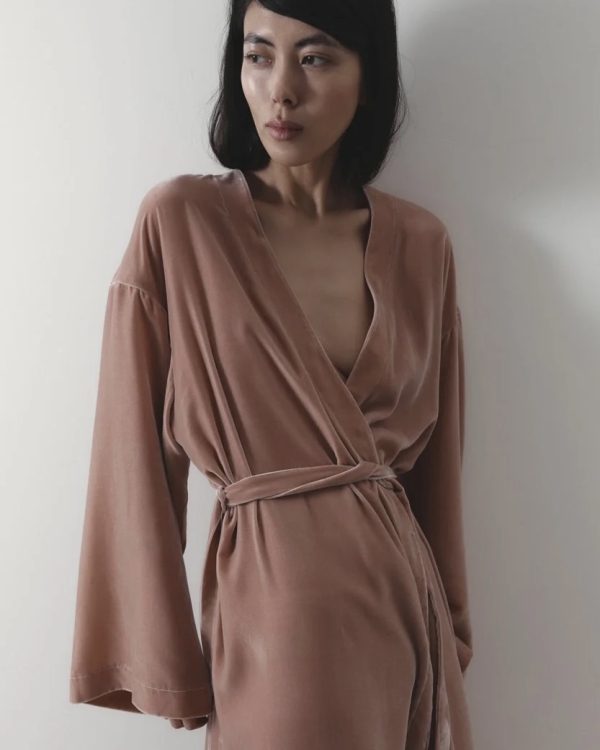 Пижамы, комбинации и даже корсеты. В чем