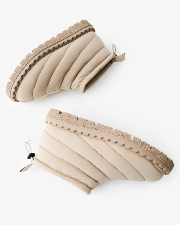 Дутая, похожая на чулки и ковбойская. Какую