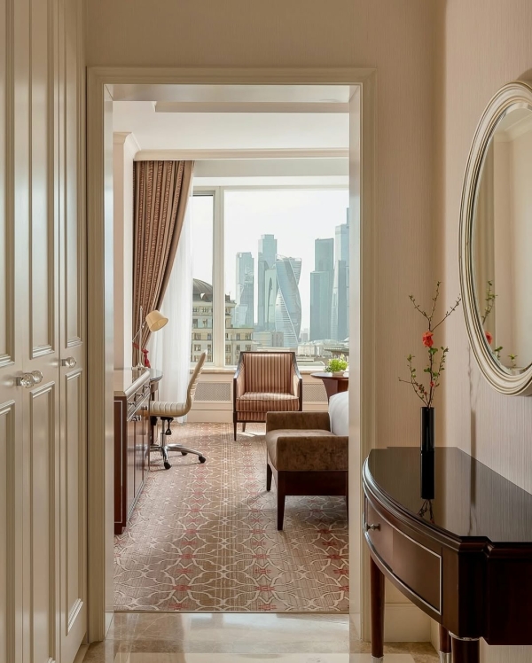 Новогодняя программа 2026 в лучших отелях Москвы