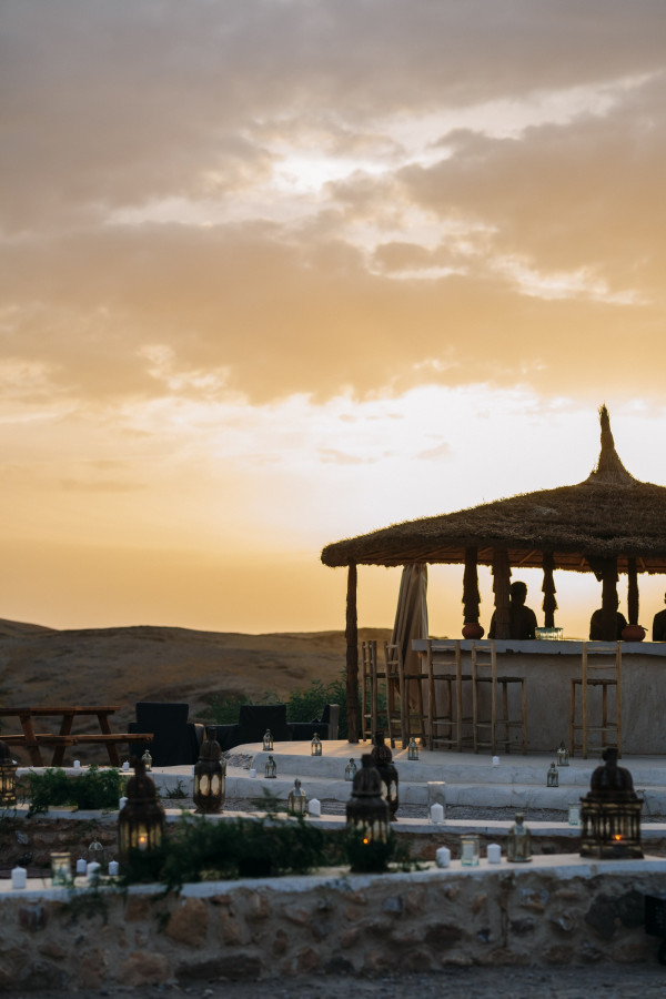 Предсвадебный ужин Дианы и Дениса в пустыне