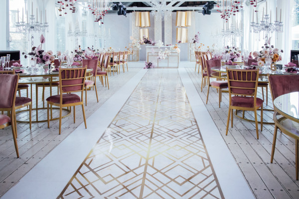 Свадьба в белоснежно-лавандовых оттенках