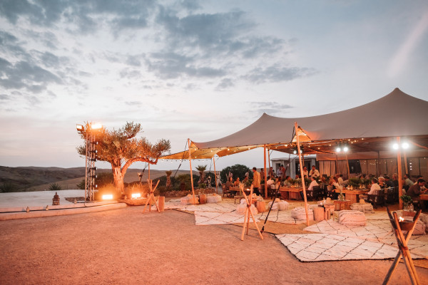 Предсвадебный ужин Дианы и Дениса в пустыне