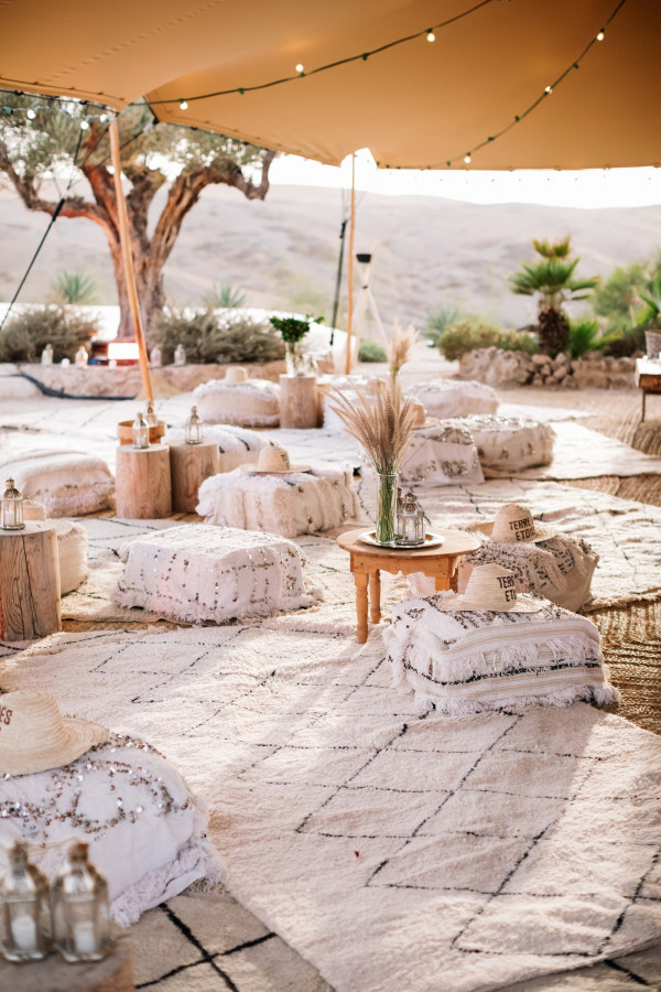 Предсвадебный ужин Дианы и Дениса в пустыне