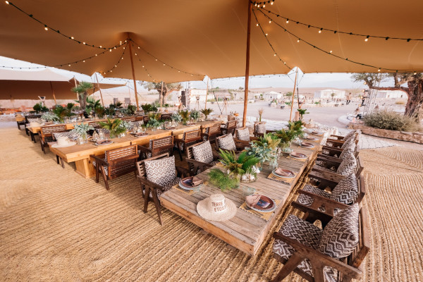 Предсвадебный ужин Дианы и Дениса в пустыне