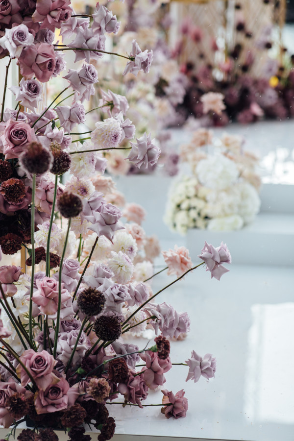 Свадьба в белоснежно-лавандовых оттенках