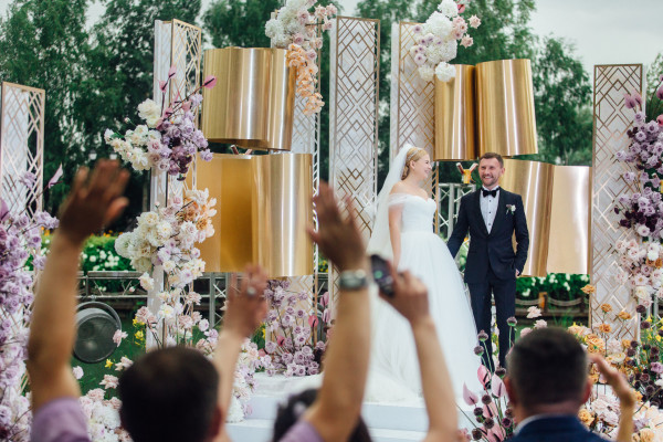 Свадьба в белоснежно-лавандовых оттенках