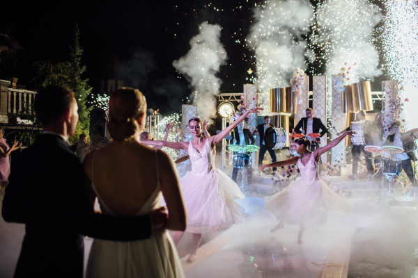 Свадьба в белоснежно-лавандовых оттенках