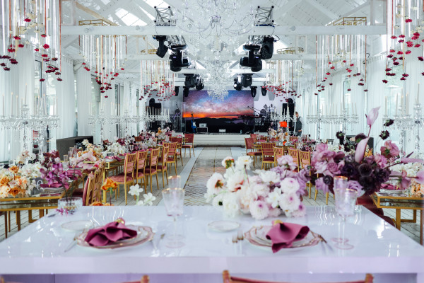 Свадьба в белоснежно-лавандовых оттенках