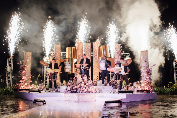 Свадьба в белоснежно-лавандовых оттенках