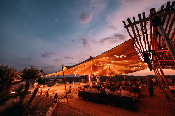 Предсвадебный ужин Дианы и Дениса в пустыне