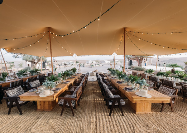 Предсвадебный ужин Дианы и Дениса в пустыне