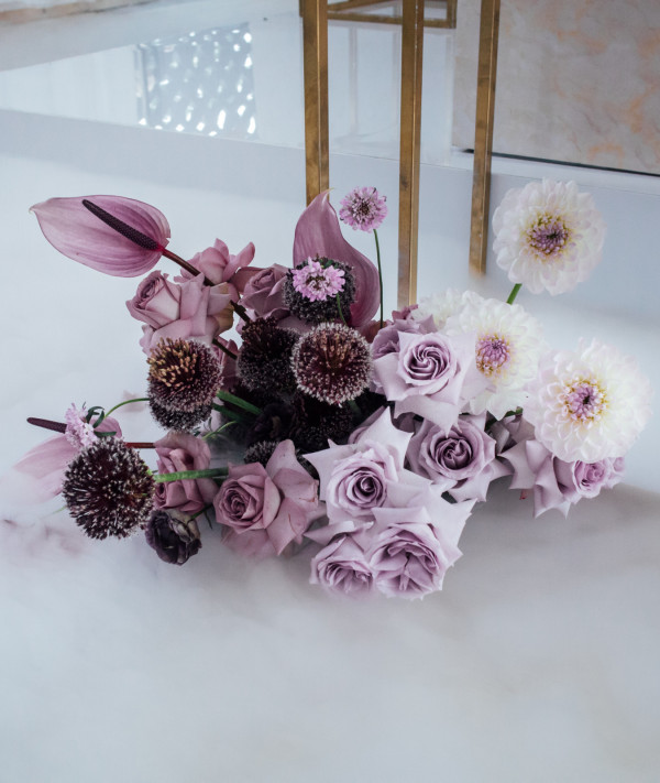 Свадьба в белоснежно-лавандовых оттенках