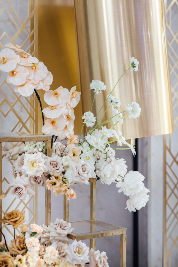 Свадьба в белоснежно-лавандовых оттенках