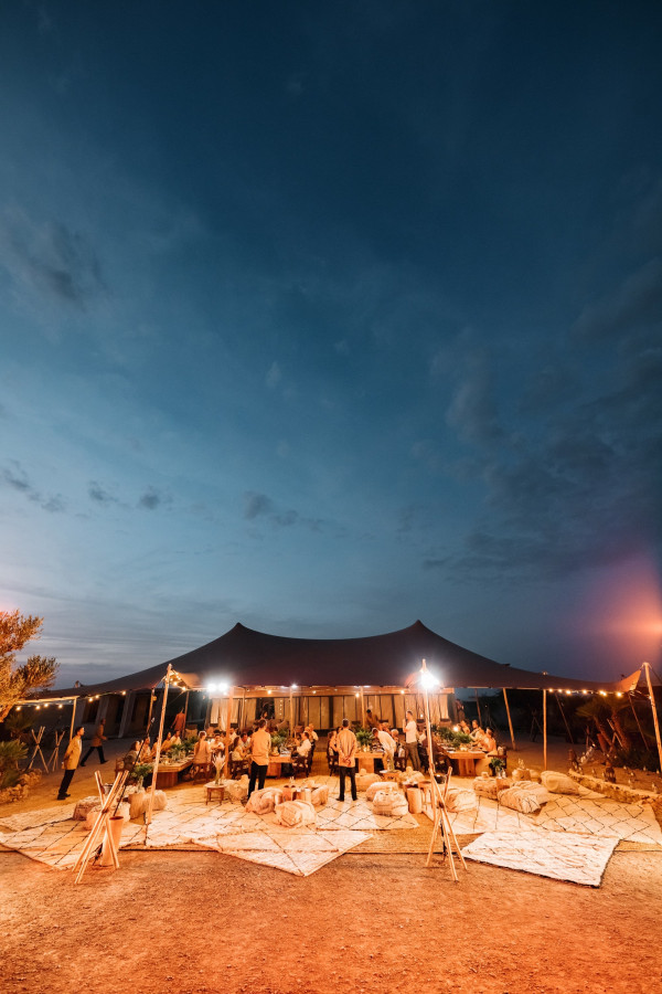 Предсвадебный ужин Дианы и Дениса в пустыне