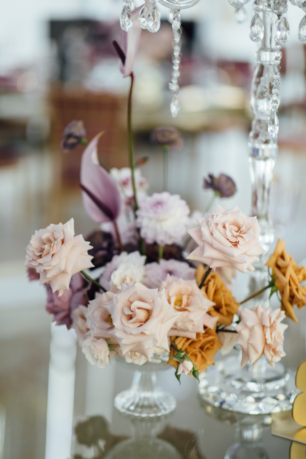 Свадьба в белоснежно-лавандовых оттенках