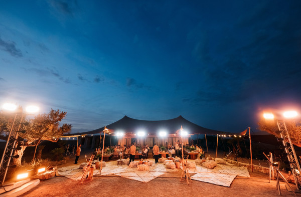 Предсвадебный ужин Дианы и Дениса в пустыне