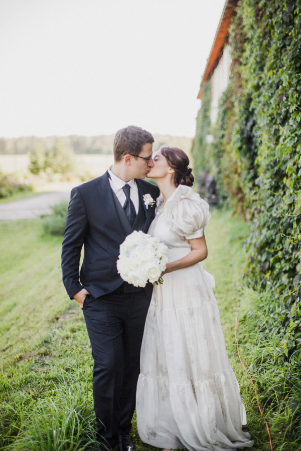 Солнечная свадьба в замке недалеко от Москвы