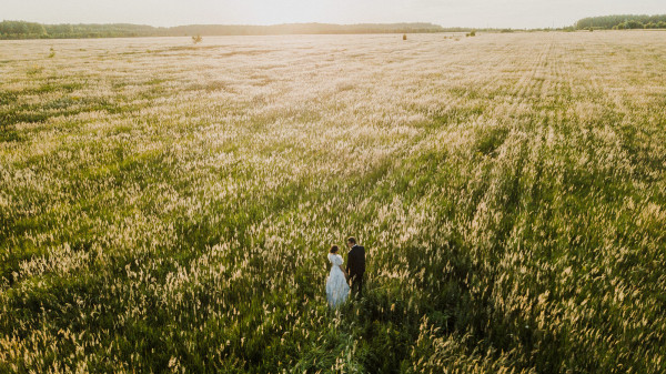 Солнечная свадьба в замке недалеко от Москвы
