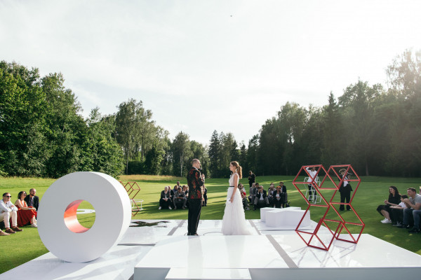 Свадебная вечеринка c мороженым и бургерами