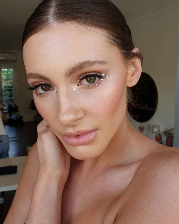 Макияж с жемчугом — идея для смелых