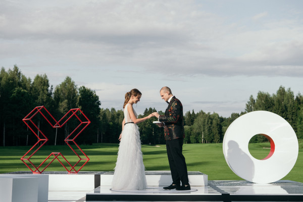 Свадебная вечеринка c мороженым и бургерами