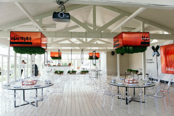 Свадебная вечеринка c мороженым и бургерами