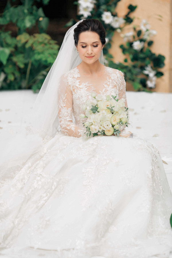 Романтичная свадьба в зеленом лесу