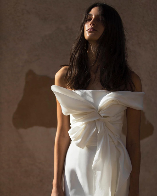 Свадебные платья с крупными бантами – тренд