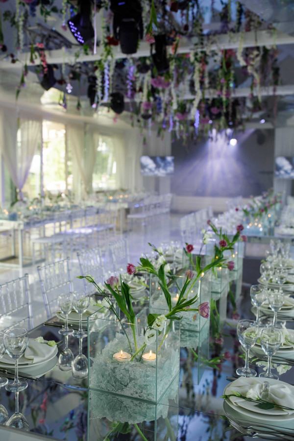 Летняя свадьба в окружении льда