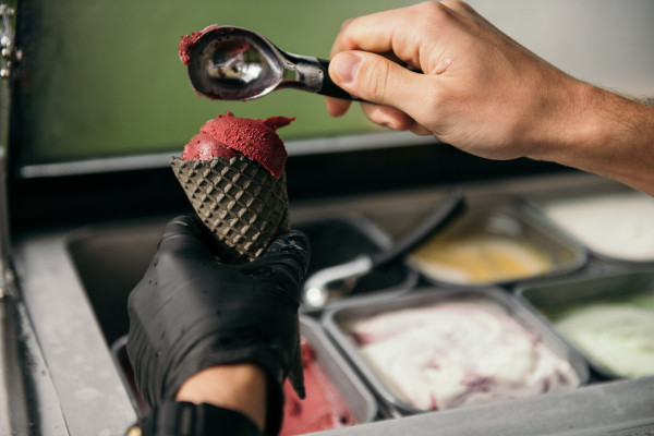 Свадебная вечеринка c мороженым и бургерами