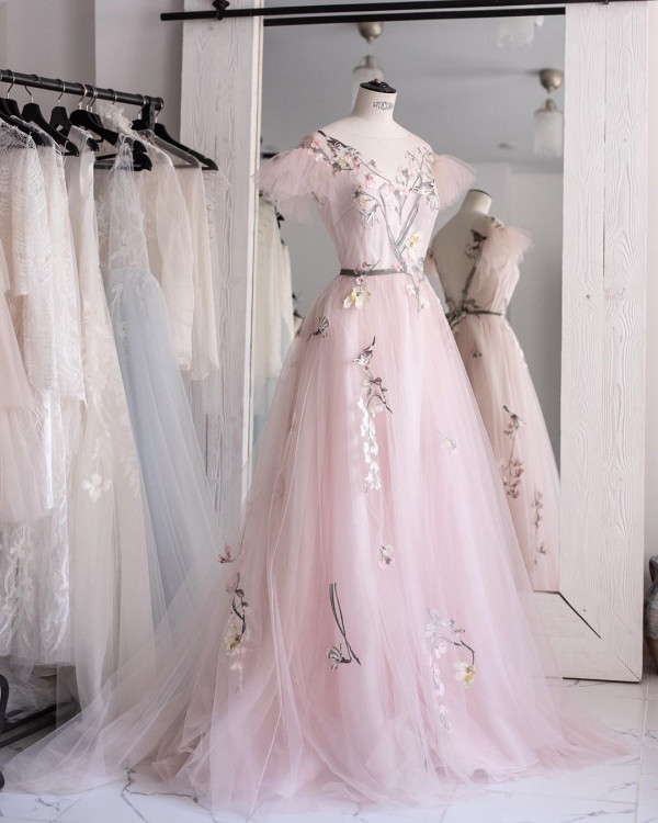 Свадебные платья: 10 нежно-розовых вариантов