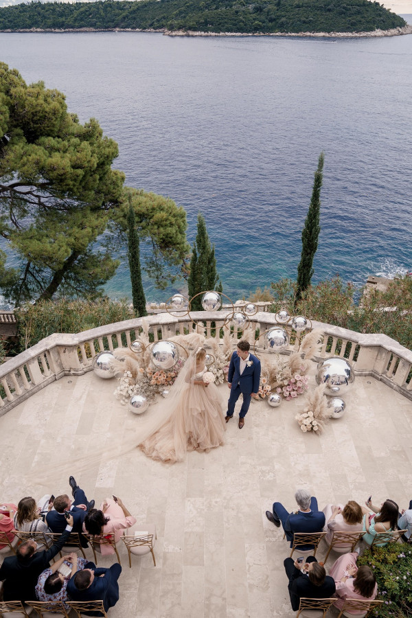 План рассадки: 6 идей красивого оформления