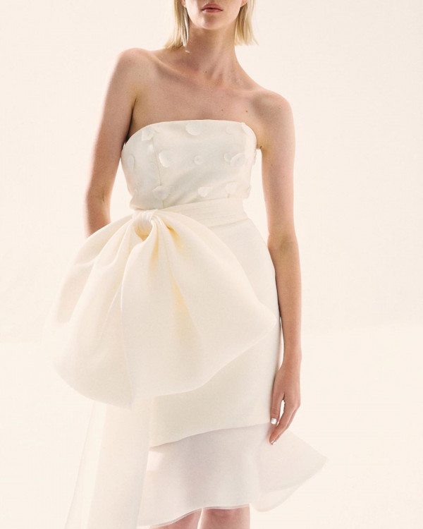 Свадебные платья с крупными бантами – тренд