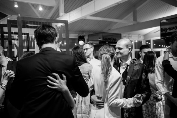 Свадебная вечеринка c мороженым и бургерами