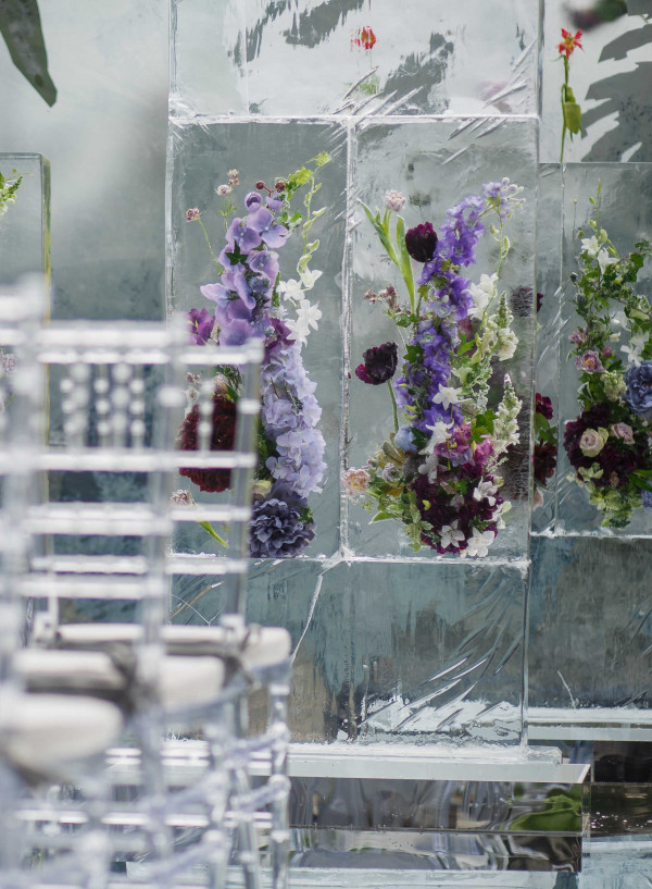 Летняя свадьба в окружении льда