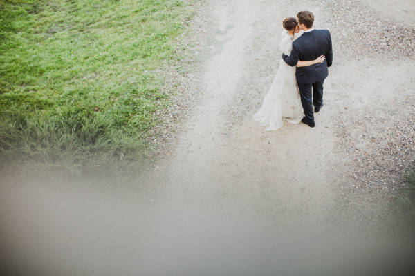 Солнечная свадьба в замке недалеко от Москвы