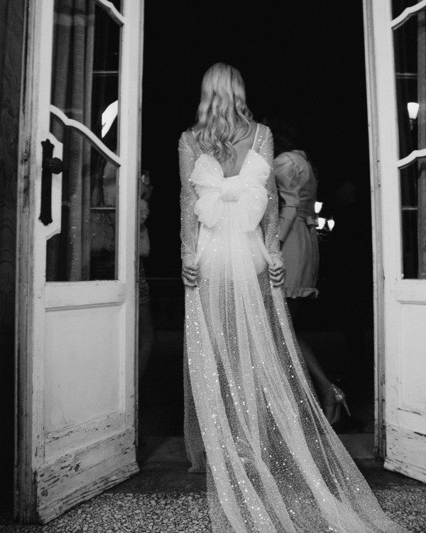 Свадебные платья с крупными бантами – тренд