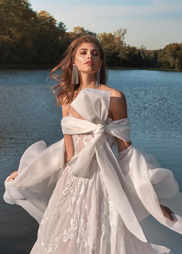 Свадебные платья с крупными бантами – тренд