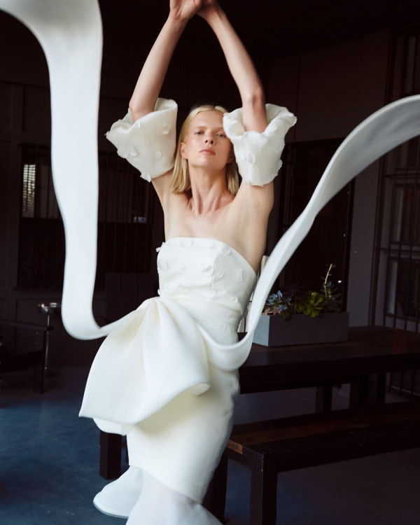 Свадебные платья с крупными бантами – тренд