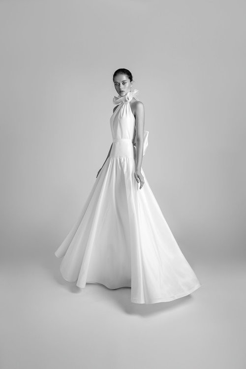 Свадебные платья с крупными бантами – тренд