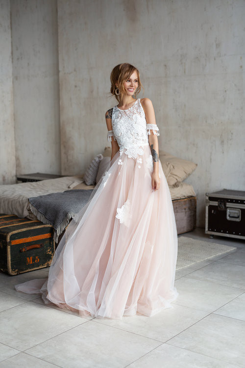 Свадебные платья: 10 нежно-розовых вариантов