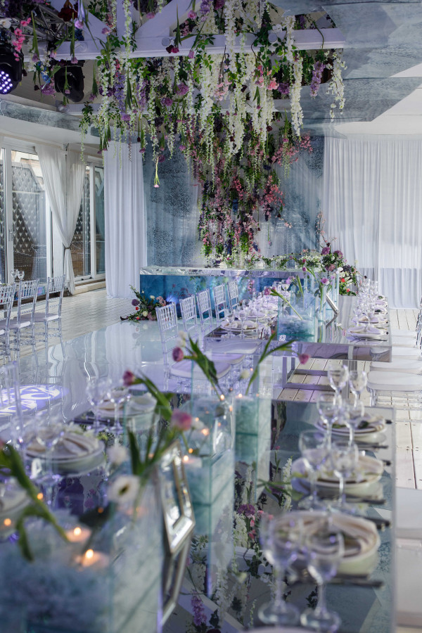 Летняя свадьба в окружении льда