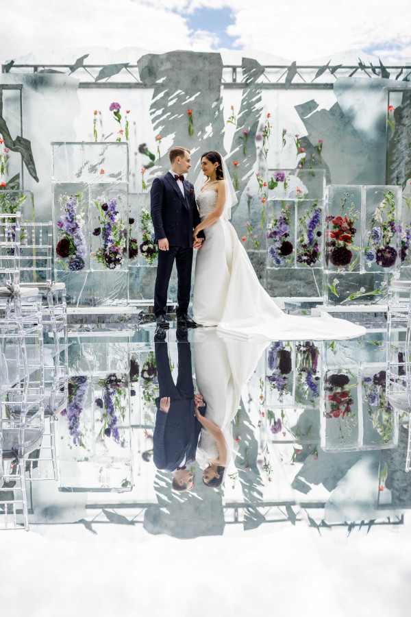 Летняя свадьба в окружении льда