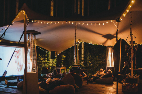 Осенняя свадьба на берегу Волги