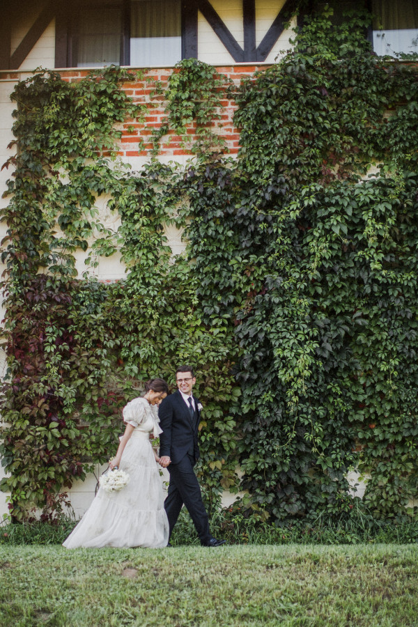 Солнечная свадьба в замке недалеко от Москвы